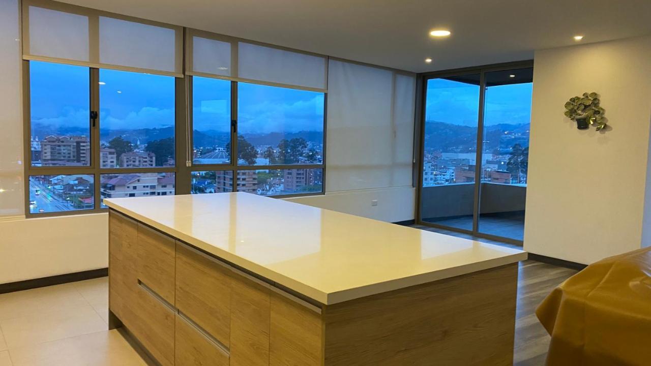 Apartamento En Zona Exclusiva De Cuenca Apartment Bagian luar foto