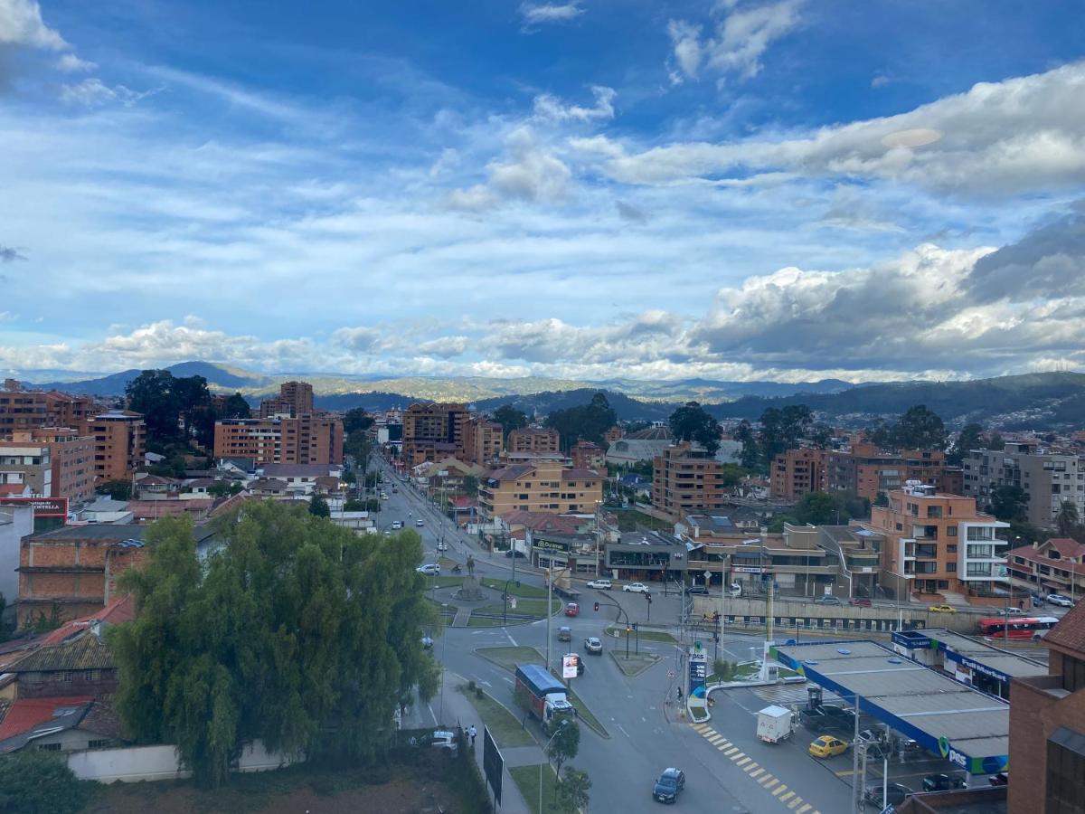 Apartamento En Zona Exclusiva De Cuenca Apartment Bagian luar foto