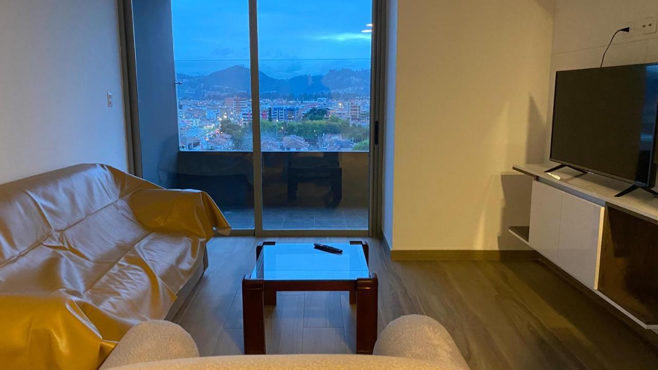 Apartamento En Zona Exclusiva De Cuenca Apartment Bagian luar foto