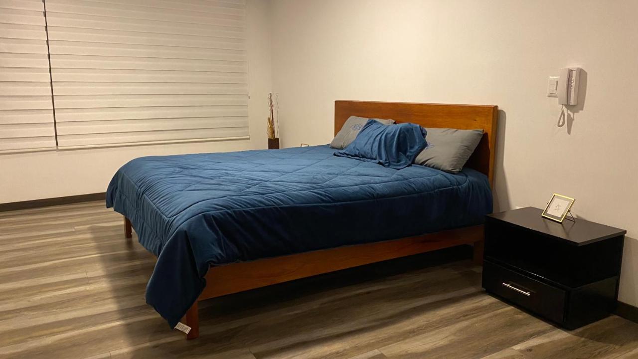 Apartamento En Zona Exclusiva De Cuenca Apartment Bagian luar foto